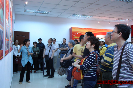 東城商臺觀看懷柔區渤海鎮北溝村展板